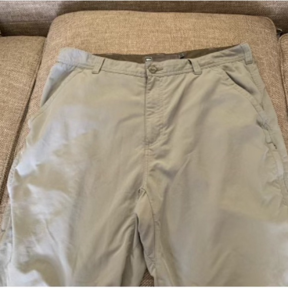 EUC REI Pants Size 38 W very cute and Comfortable these and multi use and nice.